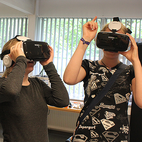 Elever arbejder med VR