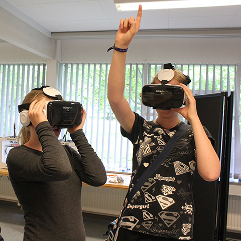 Elever arbejder med VR