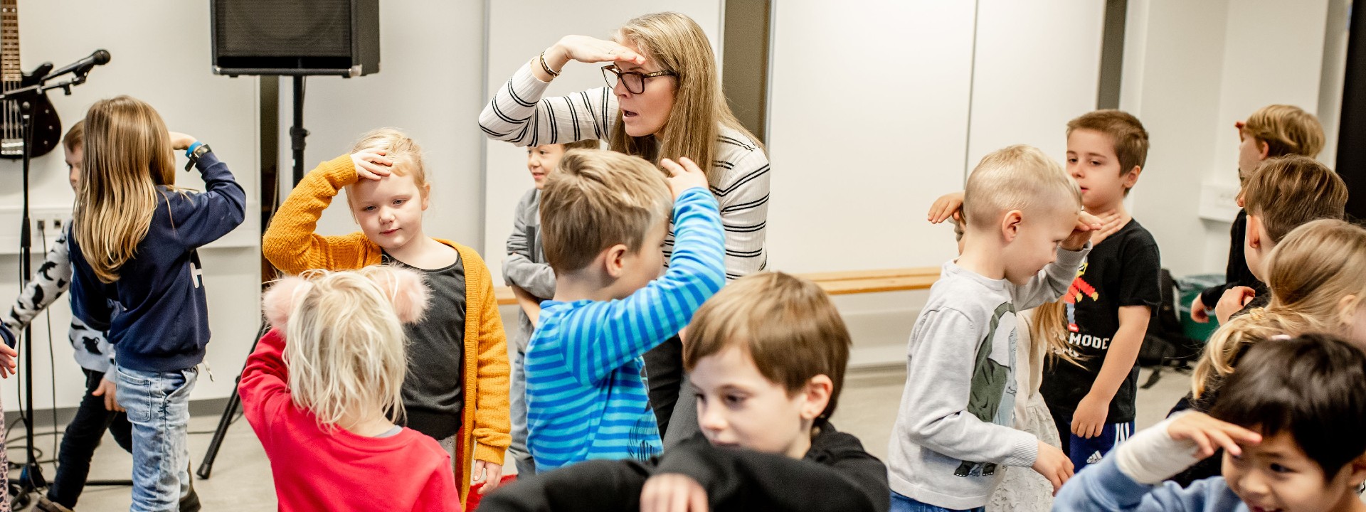 Børnehaveklasse i musiklokalet